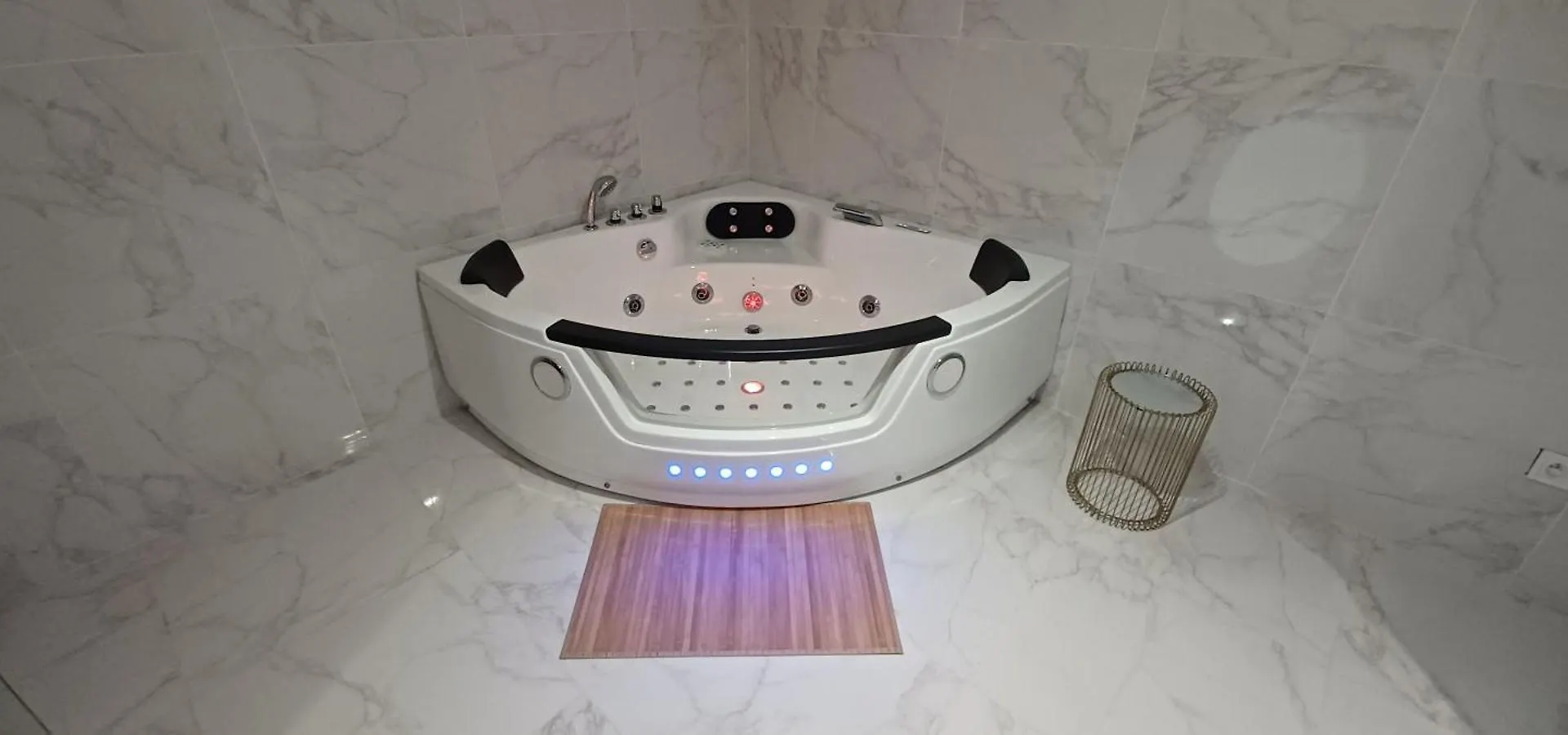 Magnifique Loft Jacuzzi Et Sauna Lanester-Lorient 0*, 兰内斯特 法国
